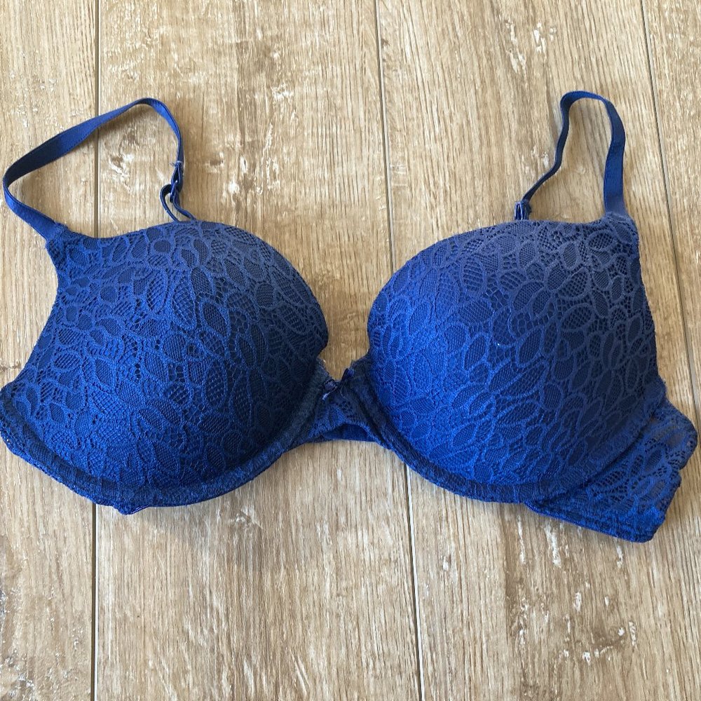 NWOT Intimates Blue 36 B Lace Bra with Underwire